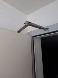 Türschliesser ersetzen / einstellen