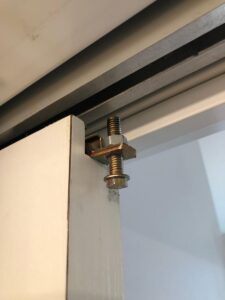 Schiebetüre reparieren / Beschläge ersetzen